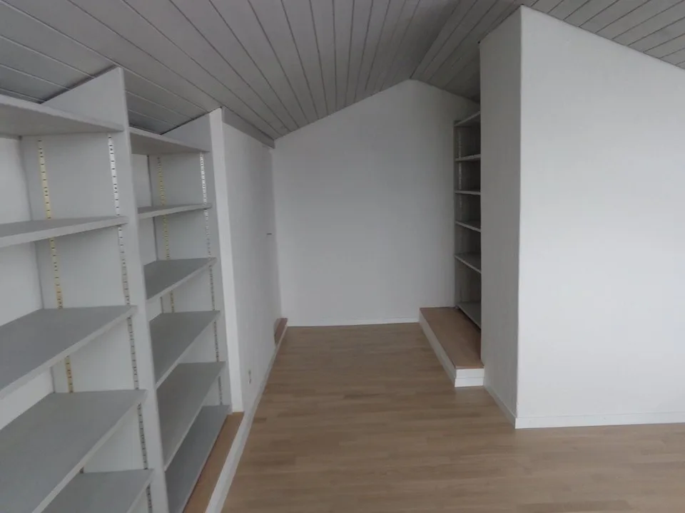Grosszügige Wohnung mit Cheminée und Ausblick ins Grüne – Foto 10 von 12