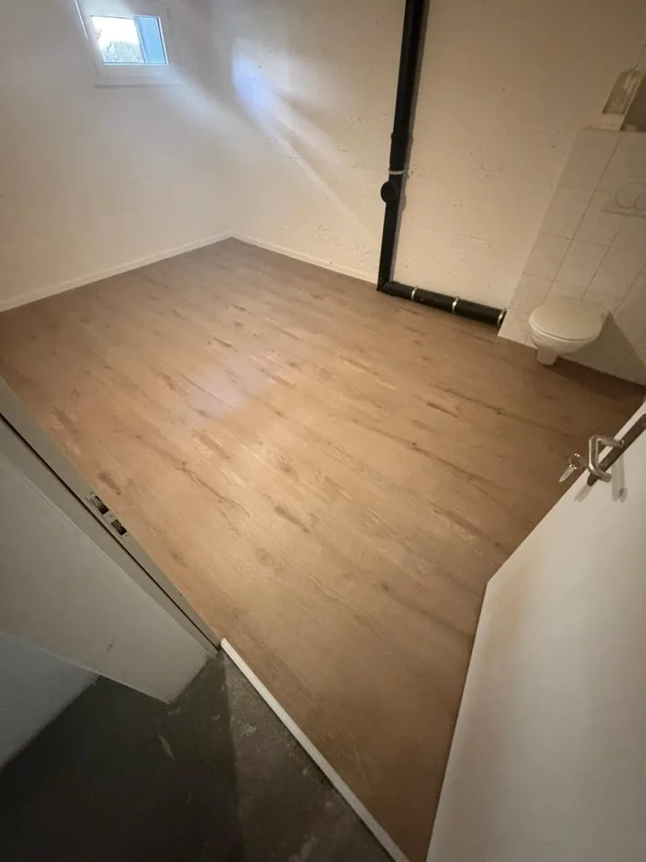Sala hobby con WC – foto 2 di 2
