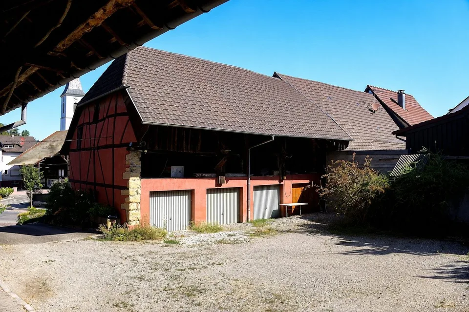 Echtes elsässisches Haus mit Nebengebäuden und 1.261 m² Grundstück im Herzen von Hégenheim – Foto 14 von 17