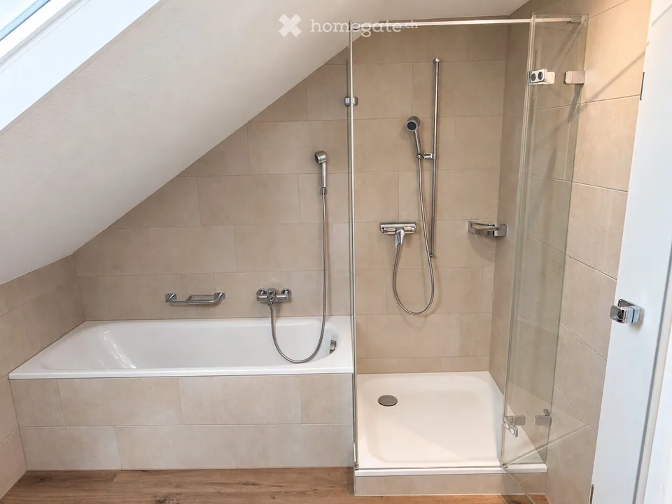 4.5-Zimmer-Dachwohnung, Erstbezug nach Sanierung, 105 m² – Foto 3 von 5