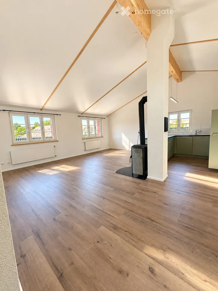 4.5-Zimmer-Dachwohnung, Erstbezug nach Sanierung, 105 m² – Foto 2 von 5