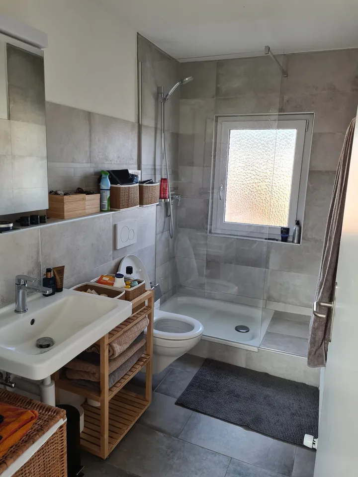 Gepflegte 2.5-Zimmerwohnung , mit grosser Terrasse – Foto 5 von 5