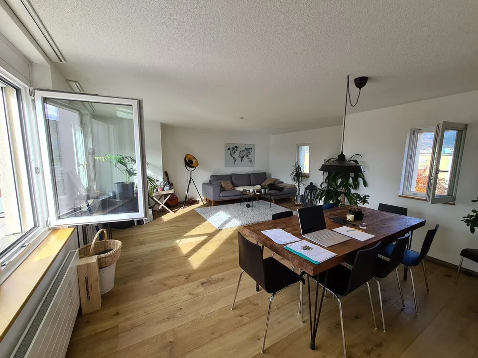 Gepflegte 2.5-Zimmerwohnung , mit grosser Terrasse – Foto 3 von 5