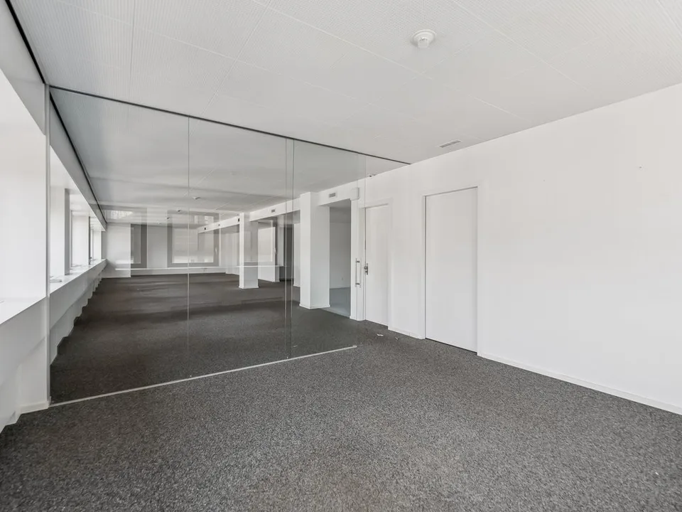 Spazi ufficio luminosi in posizione centrale a Locarno – foto 4 di 10