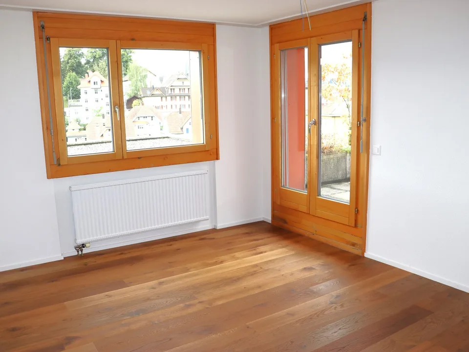 Appartement de 3,5 pièces rénové avec terrasse et balcon – photo 5 sur 13