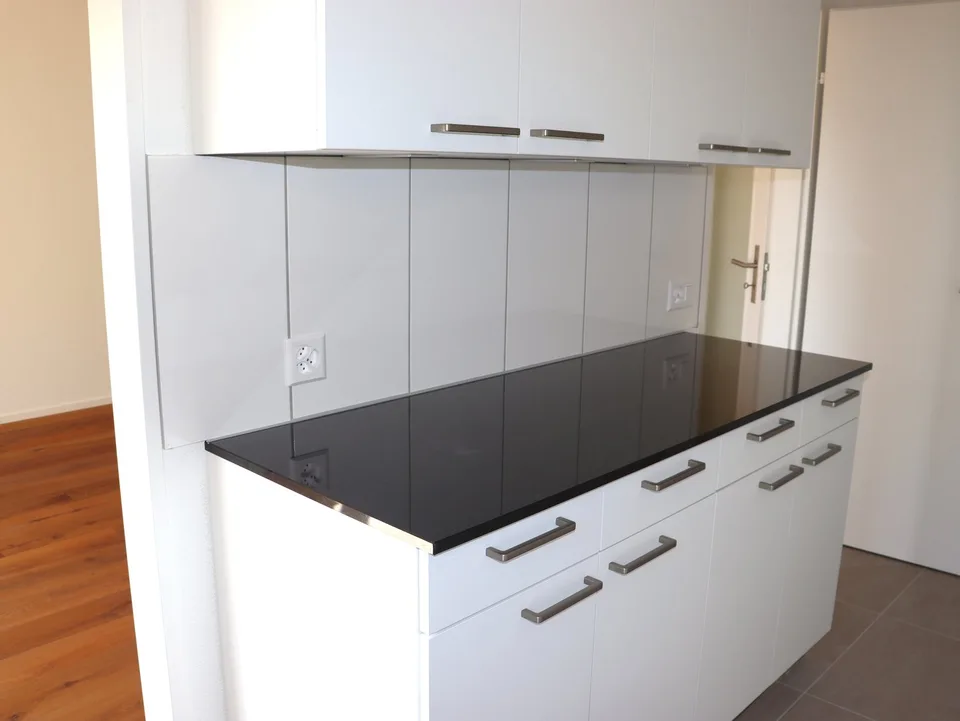 Appartement de 3,5 pièces rénové avec terrasse et balcon – photo 3 sur 13