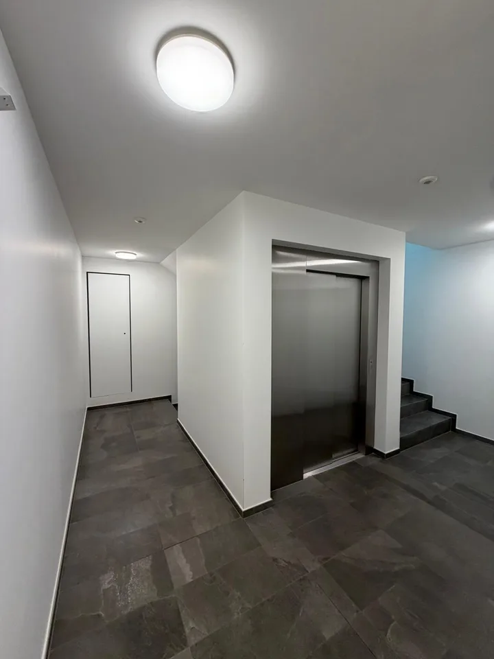 2.5 locali completamente rinnovato a Breganzona – luminoso, tranquillo e ben servito – Foto 15 von 24