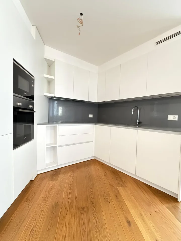 2.5 locali completamente rinnovato a Breganzona – luminoso, tranquillo e ben servito – Foto 13 von 24