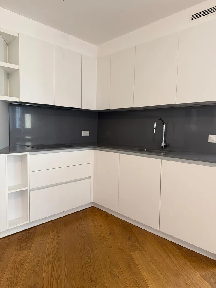 2.5 locali completamente rinnovato a Breganzona – luminoso, tranquillo e ben servito – Foto 12 von 24
