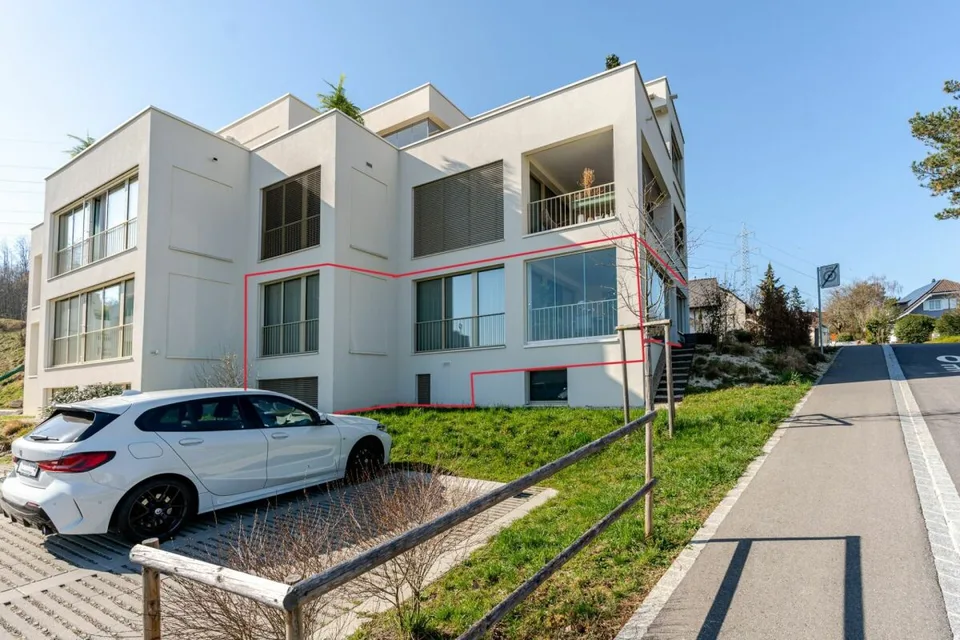 Exklusive 5.5 Z' Maisonette-Wohnung mit verglastem Balkon, Weitsicht und 2 EHP's – Foto 11 von 12