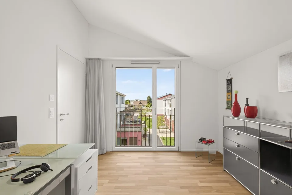 Neuwertige 4,5-Zimmer-Dachwohnung mit viel Stauraum – Foto 10 von 14