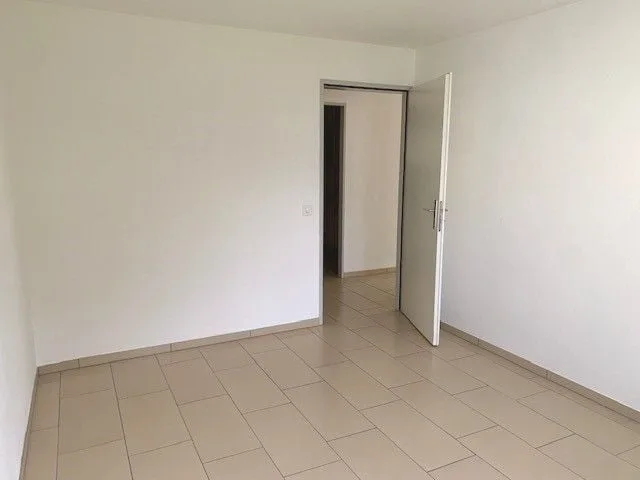 Bello appartamento 4.5 locali vicino al lago con camino e balcone - SENZA ASCENSORE – foto 9 di 13
