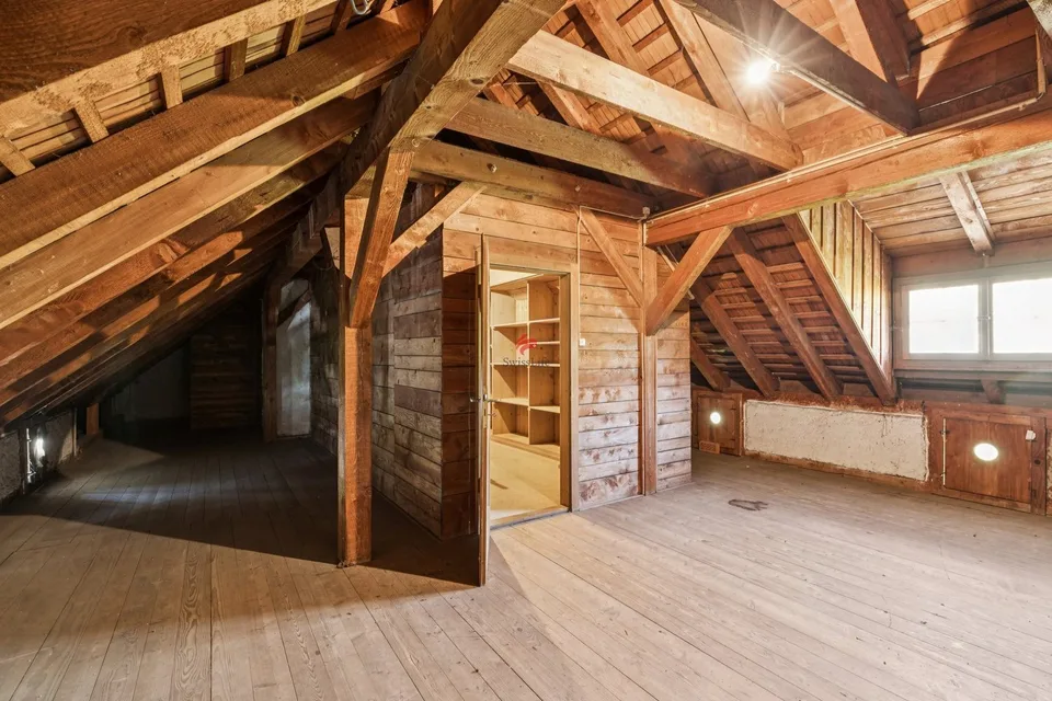 Casa a schiera affascinante con vista da sogno e potenziale – foto 9 di 13