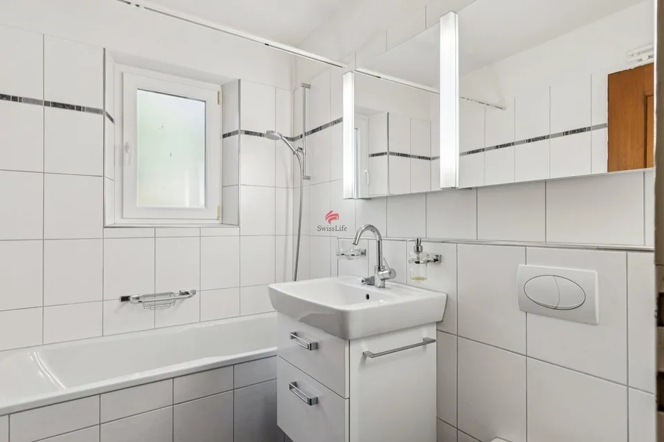 Casa a schiera affascinante con vista da sogno e potenziale – foto 8 di 13