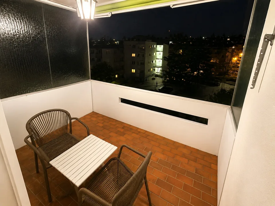 💎 Appartamento arredato di 2.5 locali con balcone e vista panoramica ad Adliswil – foto 15 di 16