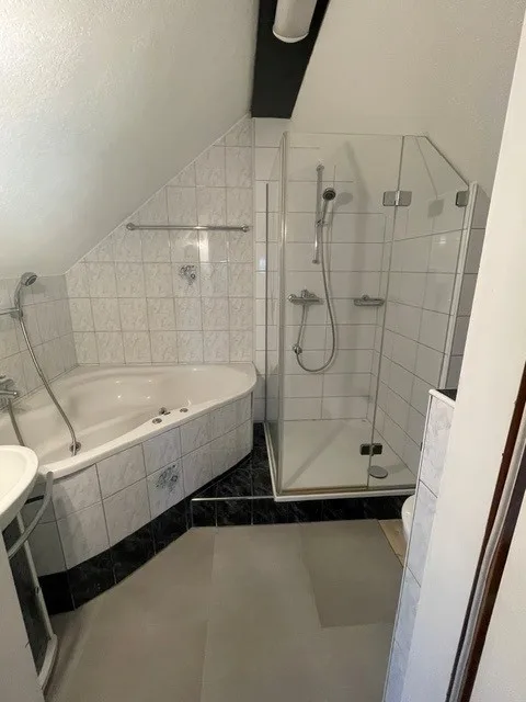 Appartement mansardé charmant et accueillant avec une superbe vue et une terrasse donnant sur le verdure – photo 6 sur 8