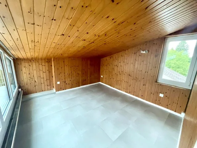 Appartement mansardé charmant et accueillant avec une superbe vue et une terrasse donnant sur le verdure – photo 3 sur 8