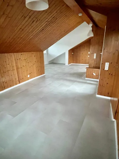 Appartement mansardé charmant et accueillant avec une superbe vue et une terrasse donnant sur le verdure – photo 2 sur 8