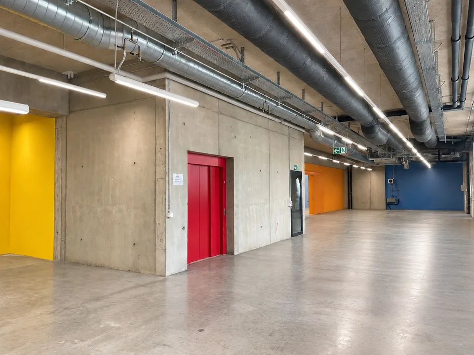 Ampio spazio al piano terra per produzione e magazzino - 1.880 m² a Herznach! – foto 6 di 14
