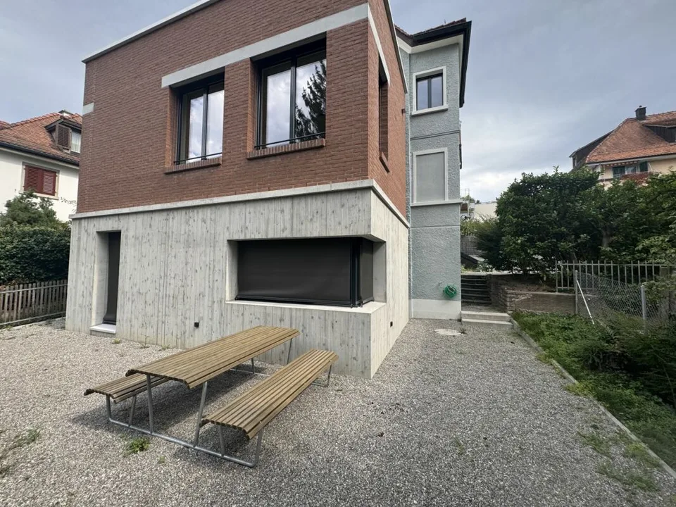 EINZIGARTIGES STADTHAUS IM KREIS 2 - ARCHITEKTUR MIT CHARAKTER – Foto 2 von 28