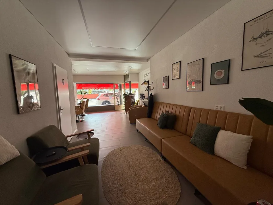 Fully equipped hair salon in Schönbühl for rent – photo 3 of 5