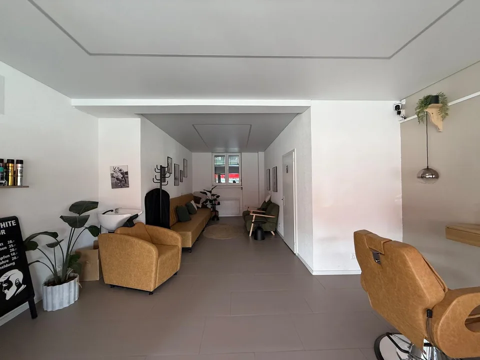 Fully equipped hair salon in Schönbühl for rent – photo 2 of 5