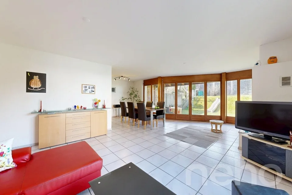 Da rinfrescare: Grande villa familiare con giardino, posizione ideale – foto 4 di 12