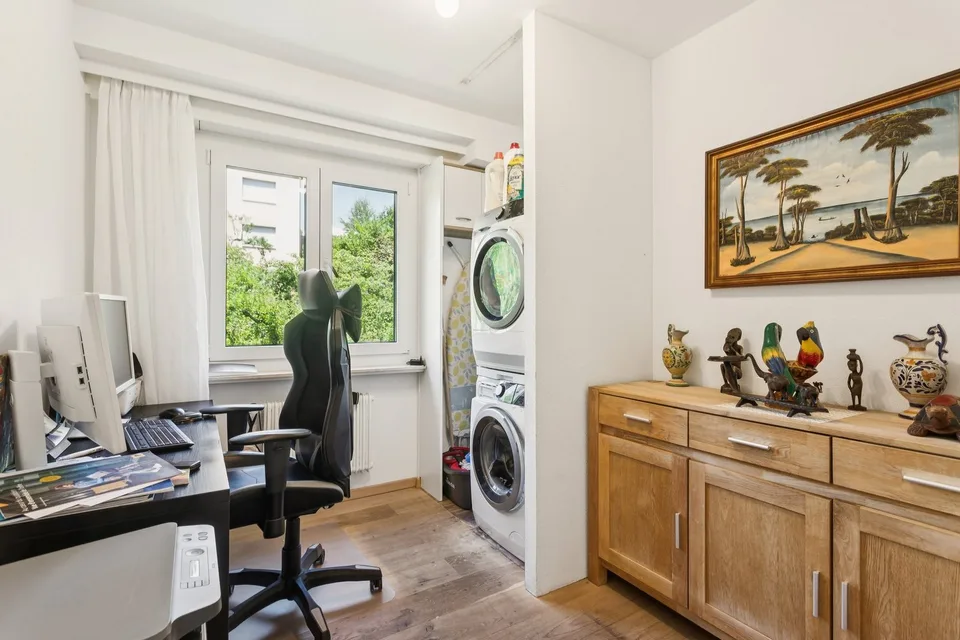 Ein renoviertes 5.5-Zimmer-Apartment im Herzen von Villars-sur-Glâne – Foto 7 von 10
