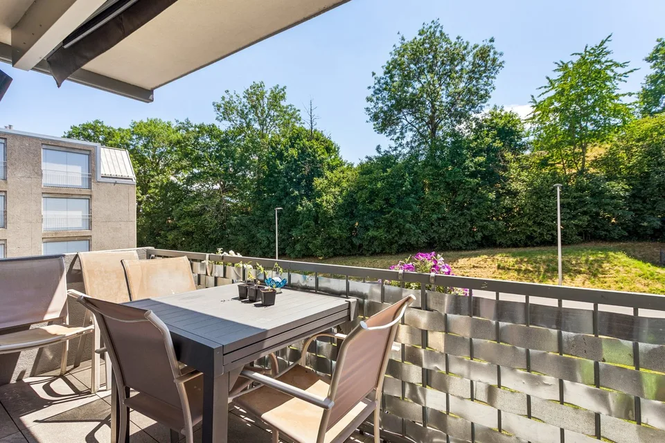 Ein renoviertes 5.5-Zimmer-Apartment im Herzen von Villars-sur-Glâne – Foto 9 von 10
