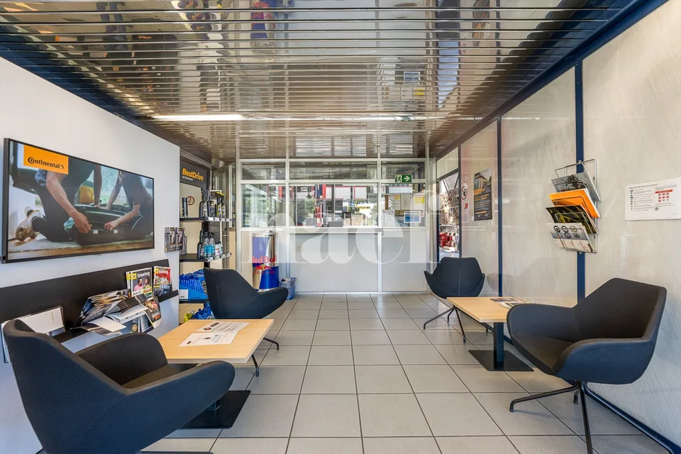Garage mit Empfang, Werkstatt und Lagerflächen zu verkaufen in Givisiez – Foto 4 von 12