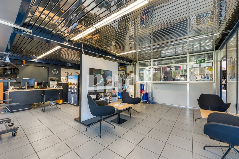 Garage mit Empfang, Werkstatt und Lagerflächen zu verkaufen in Givisiez – Foto 2 von 12