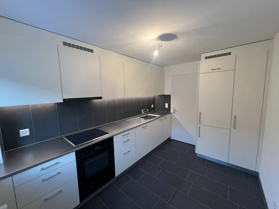 La Neuveville, magnifique appartement de 4.5 pièces entièrement rénové avec balcon – photo 2 sur 9