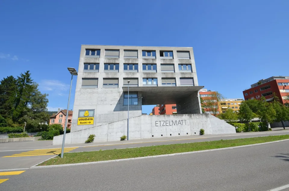 Ampio spazio per uffici in posizione ideale direttamente alla stazione di Wettingen – foto 2 di 5