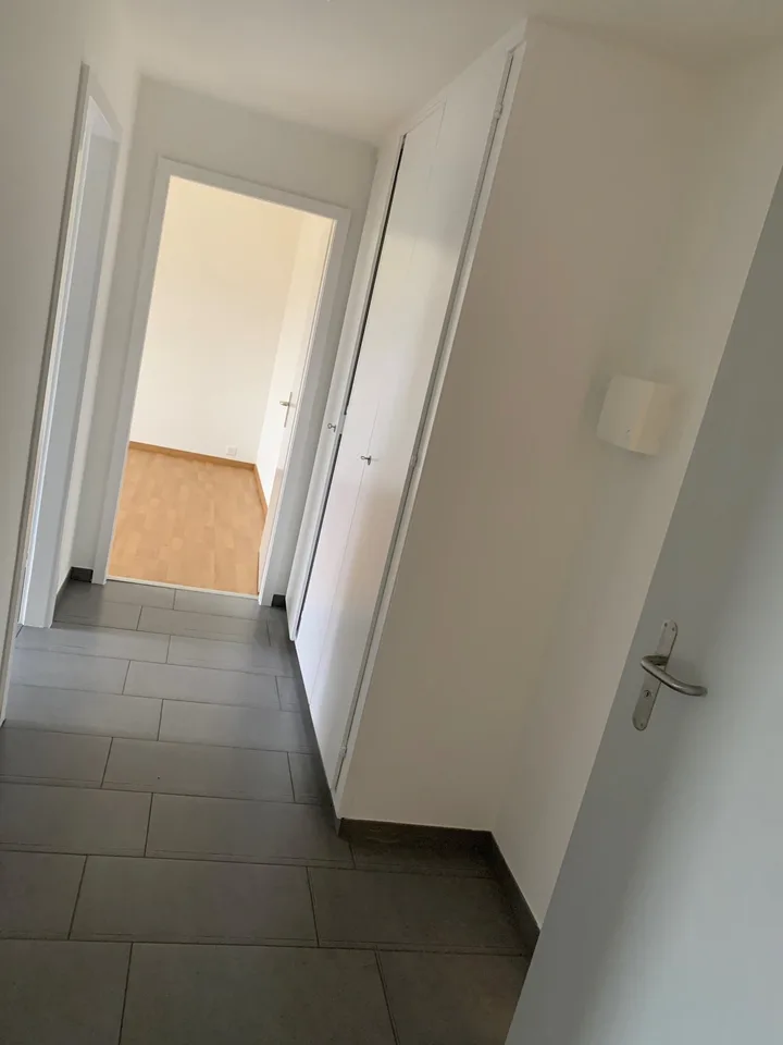 Sehr schönes 3-Zimmer-Apartment mit Balkon in Hauterive NE – Foto 2 von 7