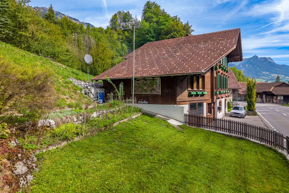 Casa multifamiliare con tre appartamenti e garage doppio – foto 7 di 9