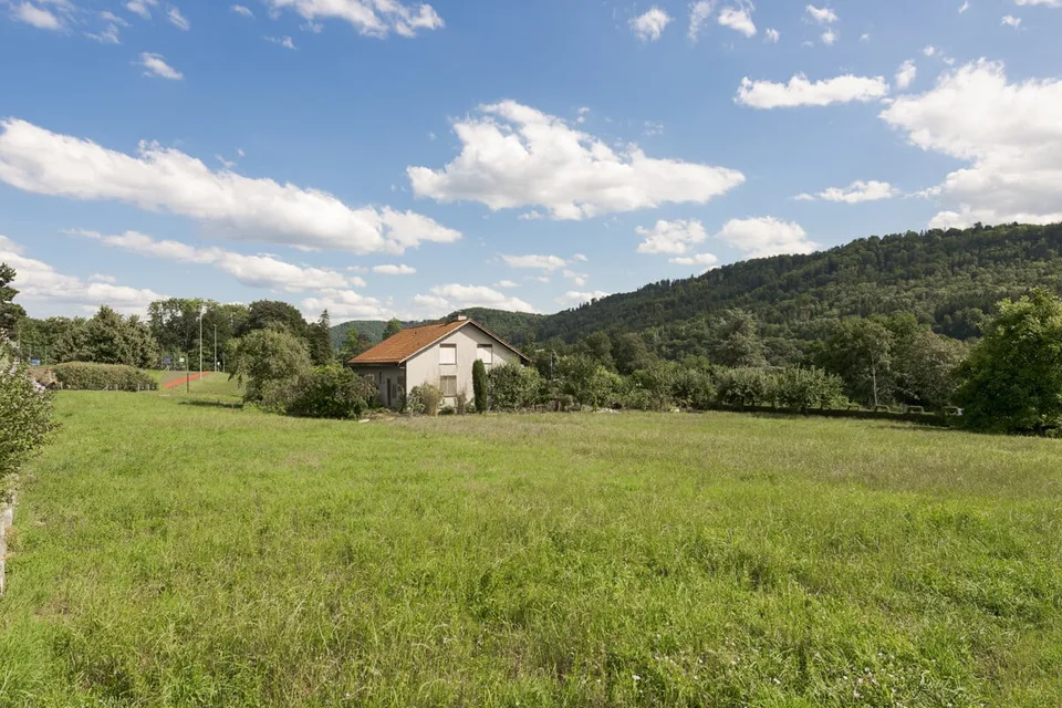 Terrain résidentiel ensoleillé à Dättlikon avec vue lointaine et potentiel – photo 5 sur 6