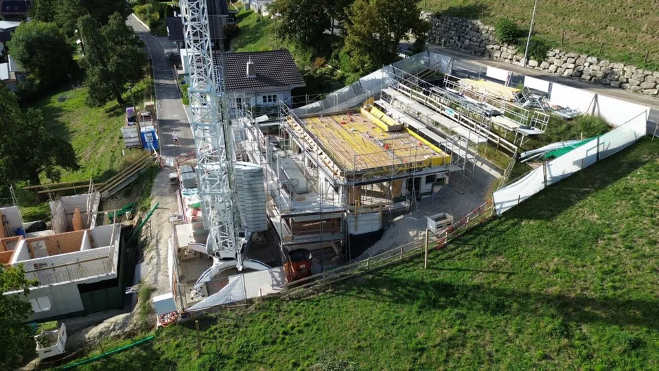 Moderne, Neubau Maisonette Wohnung mit grosser Terrasse eingebettet in malerische Landschaft! – Foto 6 von 9