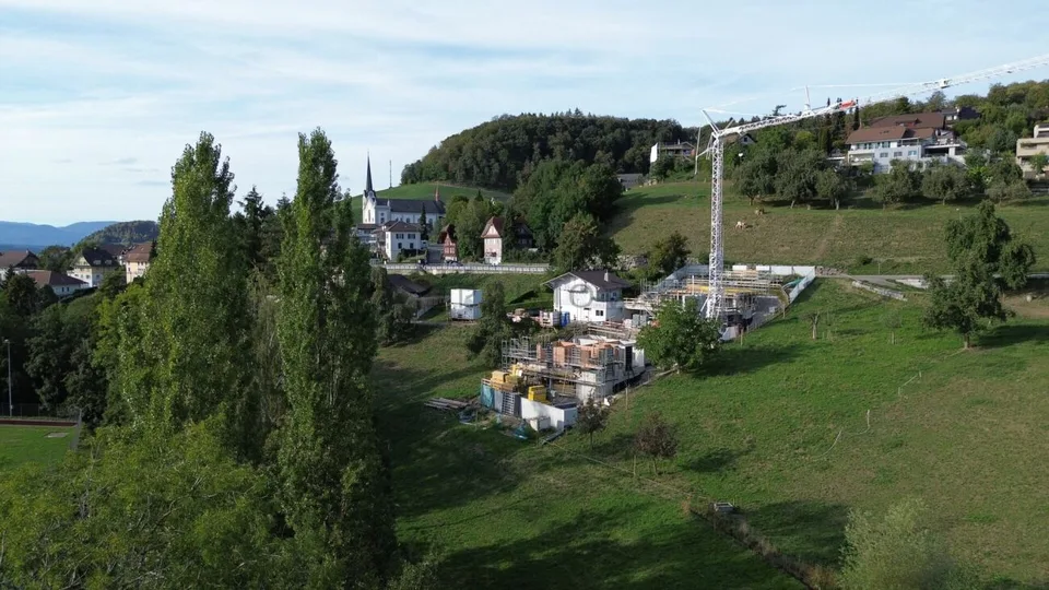 Moderne, Neubau Maisonette Wohnung mit grosser Terrasse eingebettet in malerische Landschaft! – Foto 5 von 9