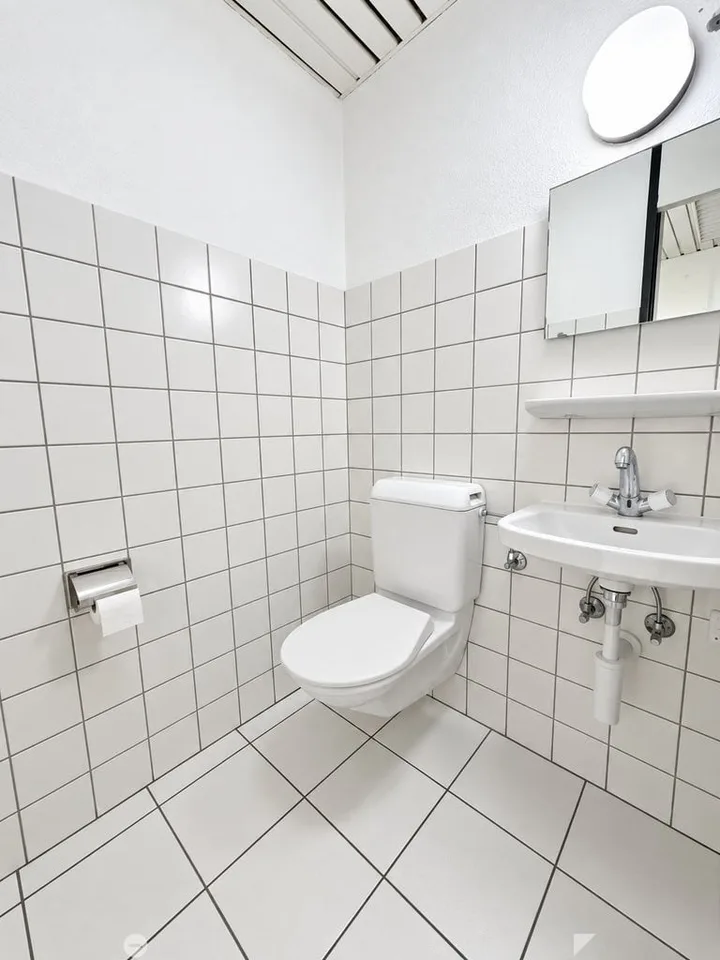Attraktive Ladenfläche Nähe Stadtzentrum zu vermieten – Foto 6 von 7