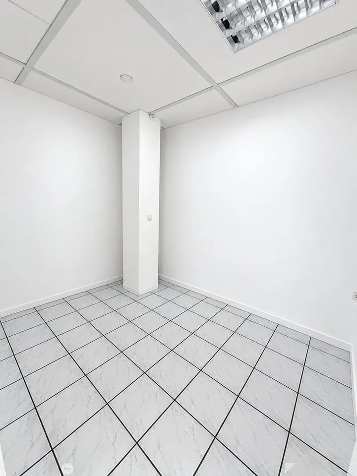 Retail space for rent near city center – photo 6 of 9