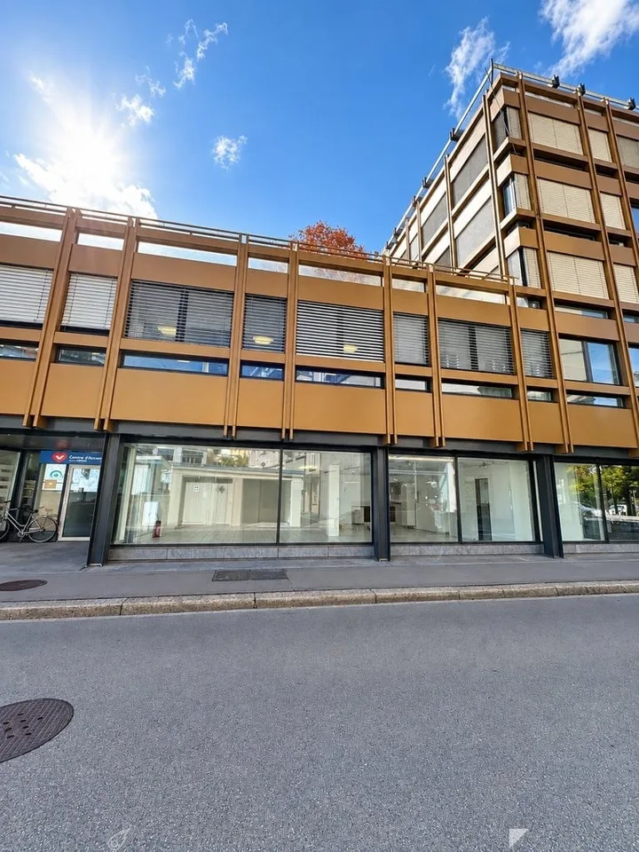 Retail space for rent near city center – photo 2 of 9
