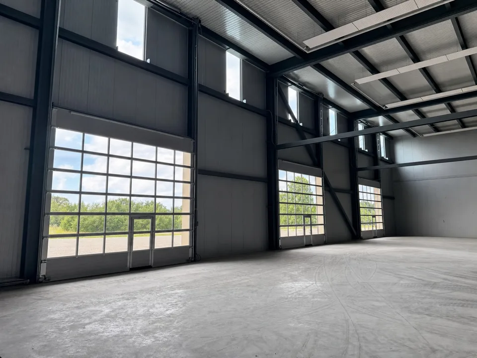 Surfaces neuves et modulables - divisibles de 248 à 3700 m² à louer à St-Aubin Industrie, multisports et bureaux – photo 7 sur 11