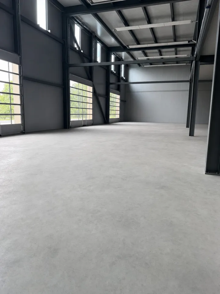 Surfaces neuves et modulables - divisibles de 248 à 3700 m² à louer à St-Aubin Industrie, multisports et bureaux – photo 6 sur 11