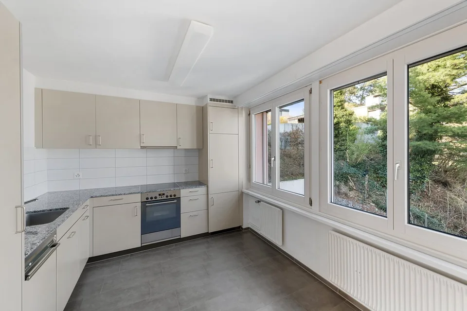 Bright 4.5-room apartment with balcony in Schaffhausen – photo 2 of 12