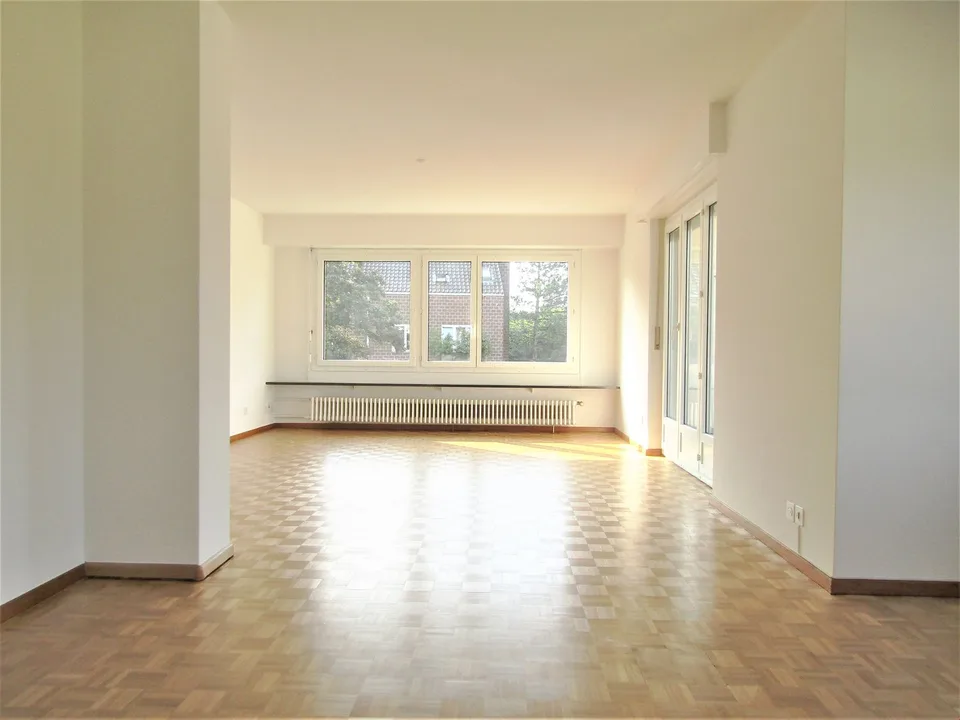 Grand appartement lumineux de 3,5 pièces avec balcon à Allschwil 96m2 – photo 3 sur 10