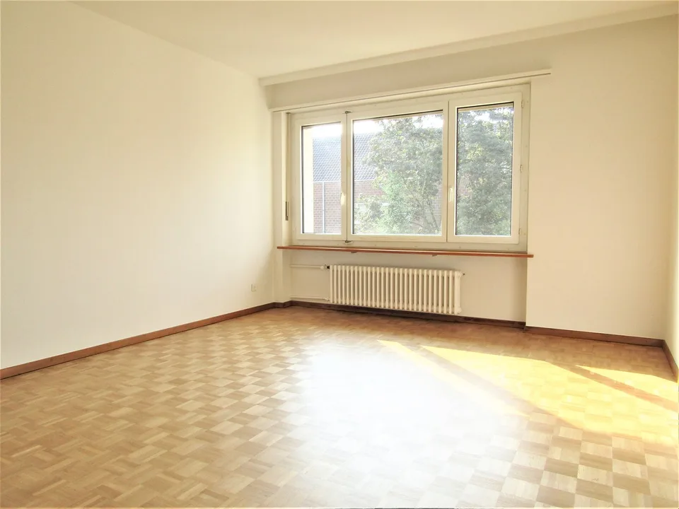Grand appartement lumineux de 3,5 pièces avec balcon à Allschwil 96m2 – photo 7 sur 10