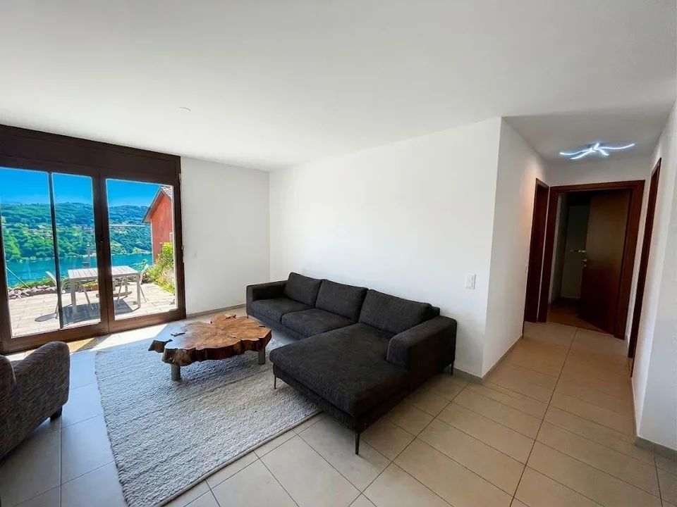Vernate – 3,5-Zimmer-Wohnung mit privatem Garten und Seeblick – Foto 11 von 12