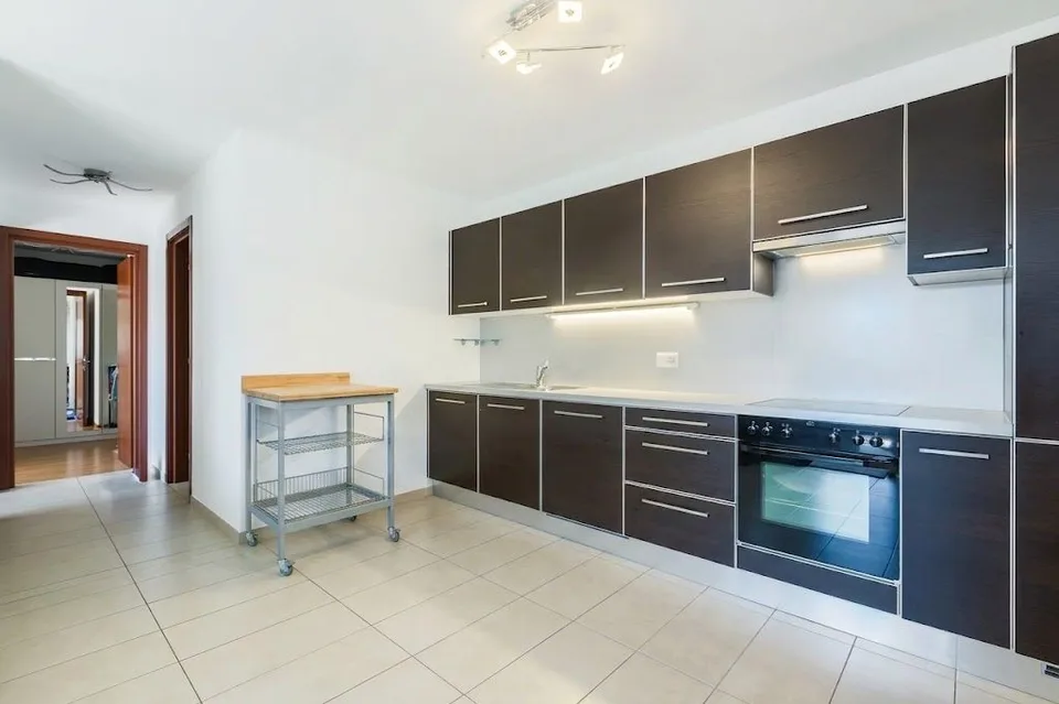 Vernate – 3,5-Zimmer-Wohnung mit privatem Garten und Seeblick – Foto 9 von 12