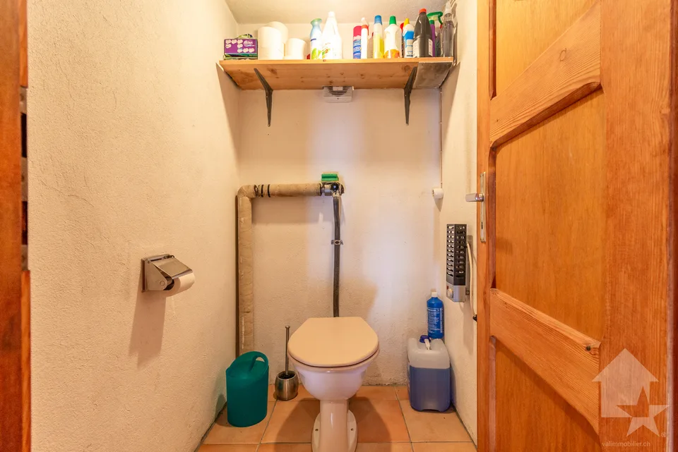 Echtes Dorfhaus aus dem 18. Jahrhundert mit Außenflächen – Foto 7 von 13