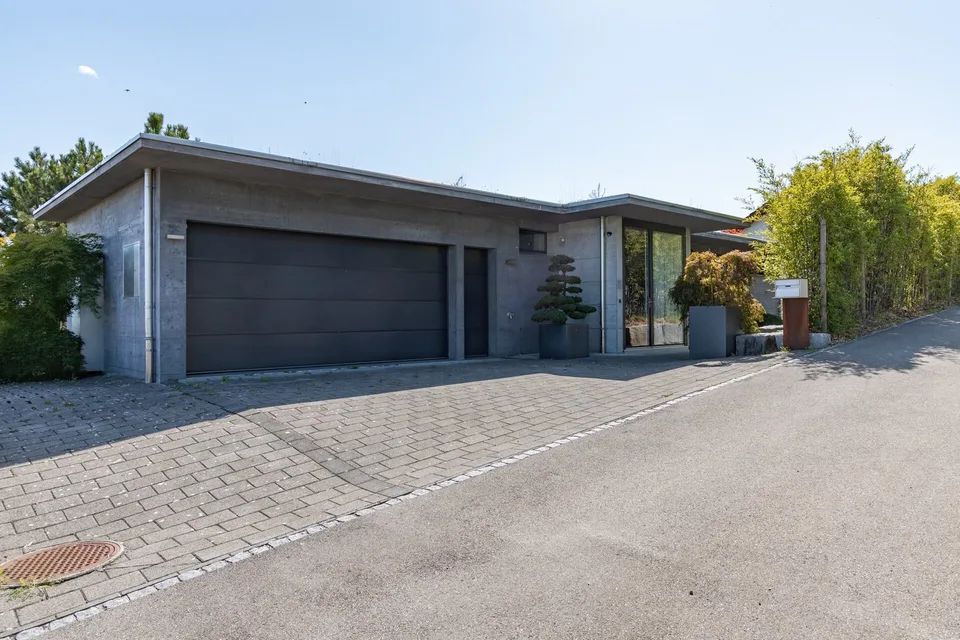 Exklusive Villa mit japanischem Garten & Weitblick – Foto 9 von 13